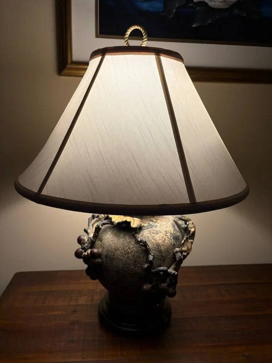 A Rare Find Vintage Table Lamp Featuring A Base With Grape And Vine Details - Picture 2 of 13